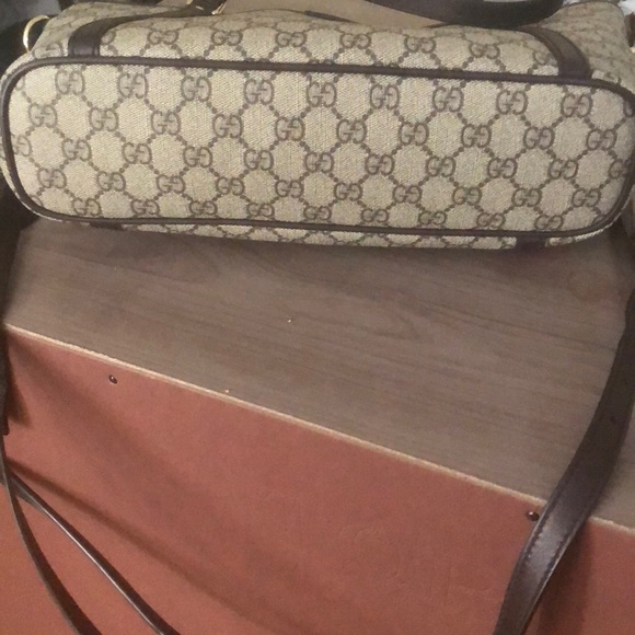 Gucci EUC Tote Handbag comes with crossbody strap - Picture 7 of 7